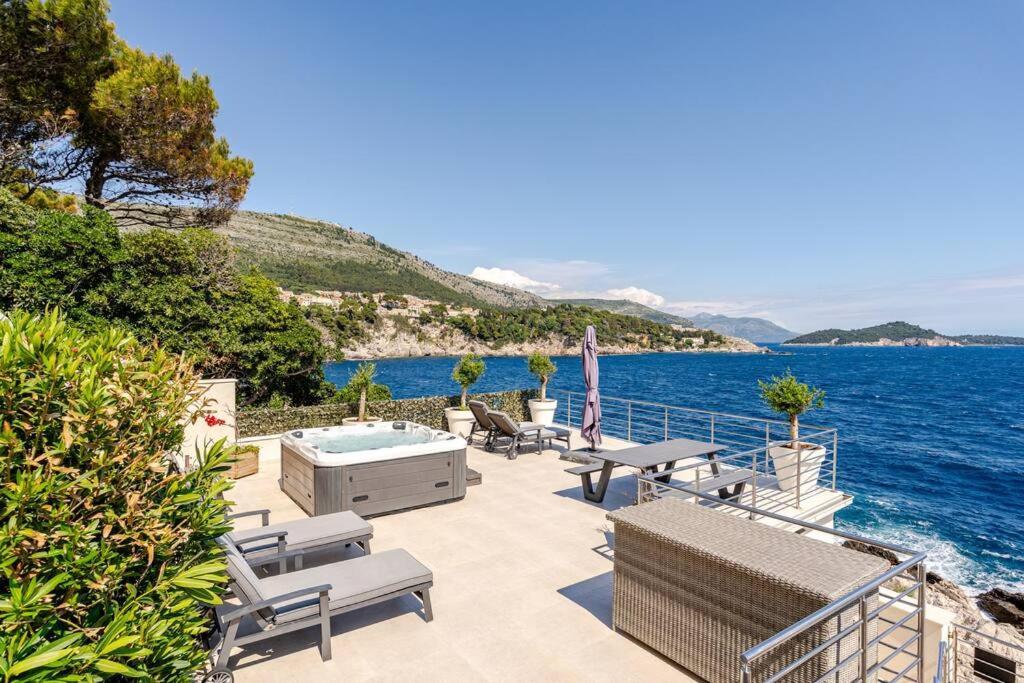 Villa Blue Views With Heated Pool & Jacuzzi